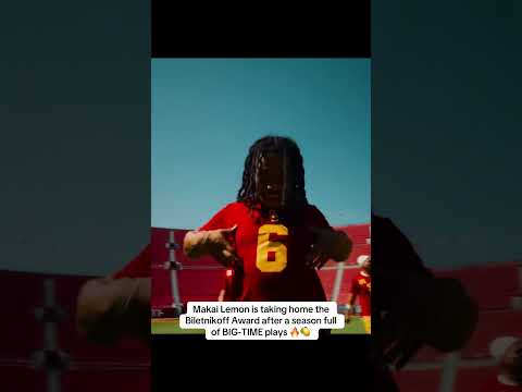 The 2025 Biletnikoff Award winner π (via uscfb/TT)