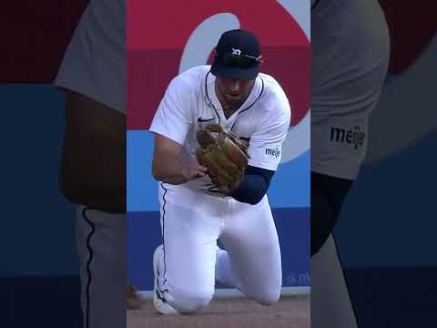 The awareness from Matt Vierling on this catch 🤯