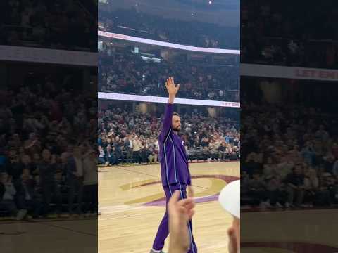 🫶 Welcome back to The Land, KLove! #LetEmKnow #Cavs #KevinLove #NBA #Shorts