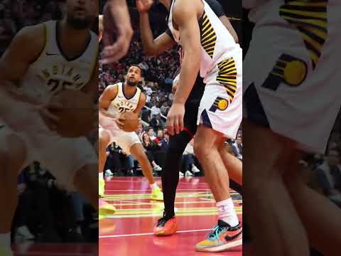 Andrew Nembhard Finds Jeremiah Robinson-Earl Inside for Bucket