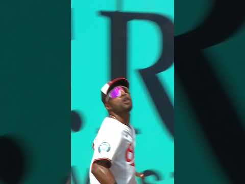 Cedric Mullins got ALL THE WAY UP! 🤯