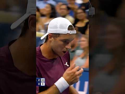 Not many can do THIS to Djokovic! 😮💨