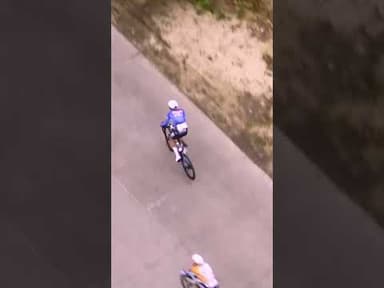 Bad timing for Jasper Philipsen 😩 The fast-man punctures and is onto his team-mates bike!