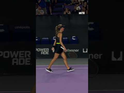 Leaving it all on the court! 😮💨 Magdalena Frech defeats Zhang in a thrilling three set battle.