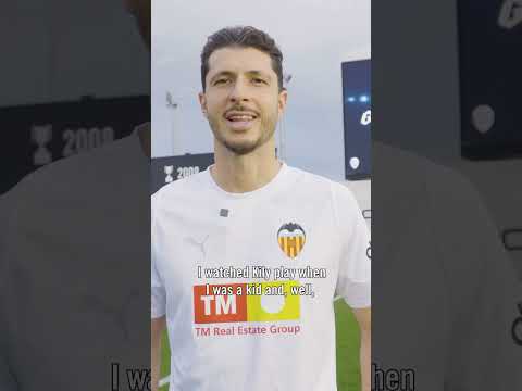 ▶️📲 Guido Rodríguez reacciona al mensaje de bienvenida de Kily González 🦇| VALENCIA CF