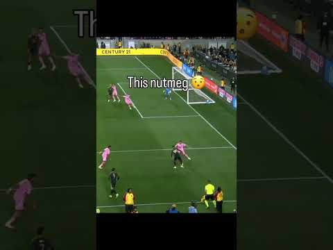 Denis Bouanga had him lost 🔥