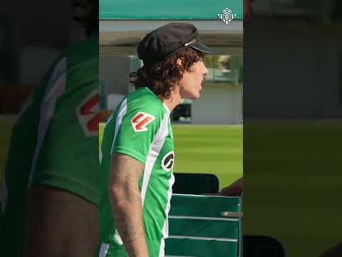 En el tren de Héctor Bellerín SIEMPRE 👨🏻 #shorts #realbetis