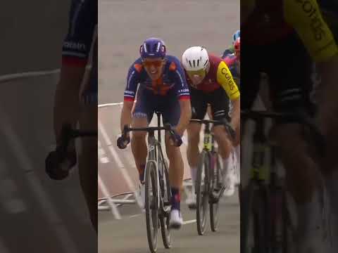 Textbook stuff from Jonathan Milan 📚 The Italian makes it look easy in the AlUla Tour 🔥