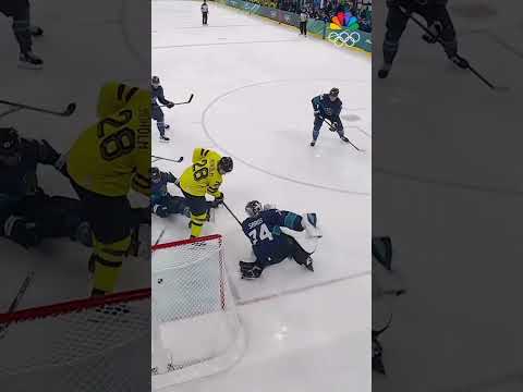 Anton Lundell comes up with a clutch goal line save for Team Finland 🏒🇫🇮