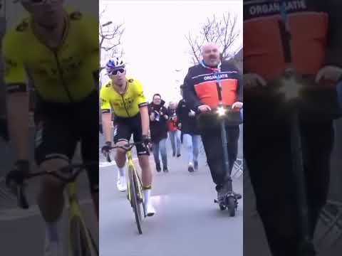 Two years later and we still can’t stop watching Wout van Aert and his scooting security guard 😅🛴