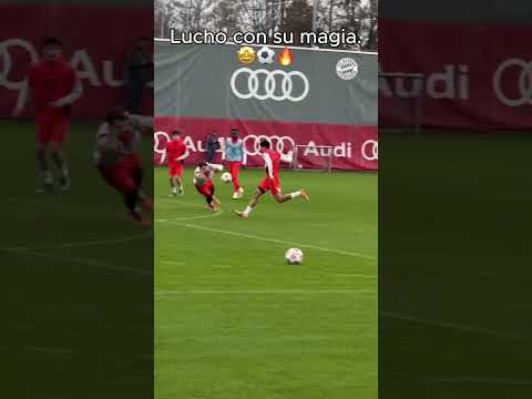 Luis Diaz MAGIC 🤩🪄⚽️ (via @FCBayernES/X)