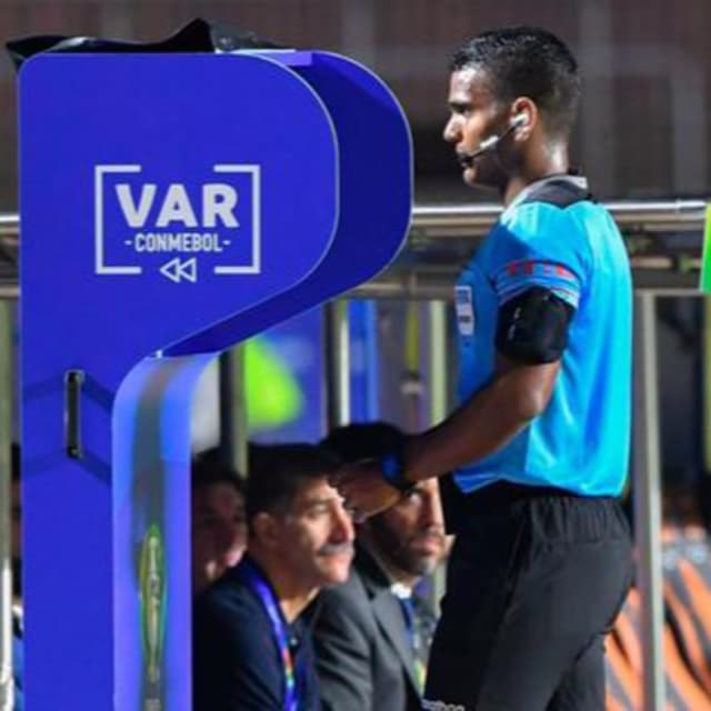 MARIANO CLOSS: EL VAR ES ÚTIL PERO..... SUS PRO Y CONTRAS PARA LOS EQUIPOS ARGENTINOS EN LA COPA.!!!