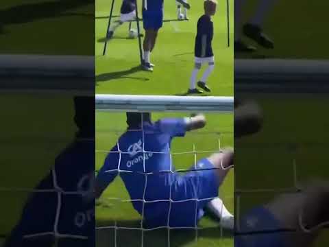 Kylian Mbappe couldn’t believe Konaté did the kid dirty like that 😂 (via equipedefrance/TT)