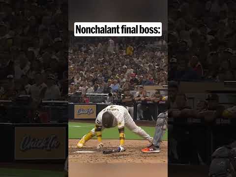 Luis Arraez does some mid-game pushups 🤣