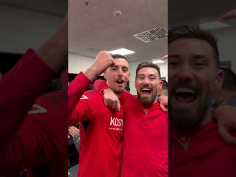 La celebración de Moi Gómez y Raúl García de Haro en el vestuario tras el #CeltaOsasuna