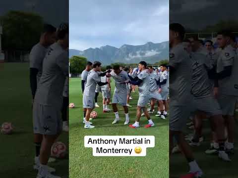 Anthony Martial getting welcomed by Rayados 🤣 (via @Rayados/TT)