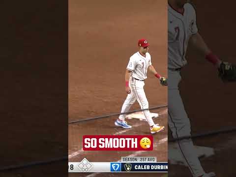 This barehanded play by Ke'Bryan Hayes keeps the Reds on top!