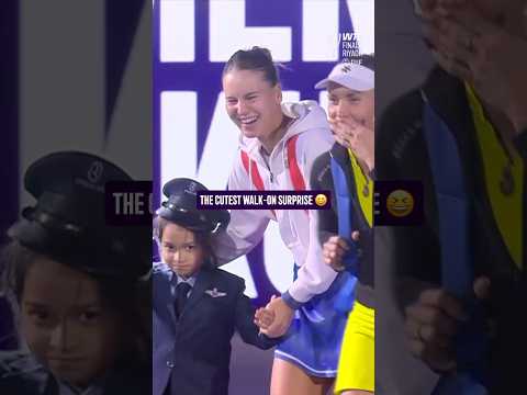 A wholesome moment 💚 #WTAFinalsRiyadh #VeronikaKudermetova #EliseMertens