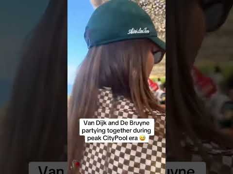 When De Bruyne and Van Dijk were on holiday 👏 (via lacroixmichele/IG)