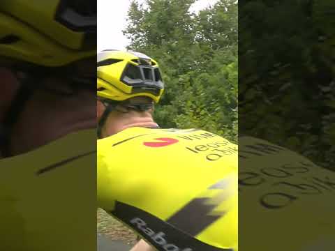 Looks like Matteo Jorgenson is really missing his team-mate Victor Campenaerts at La Vuelta 🥲