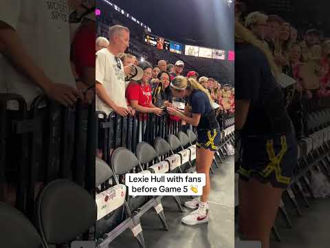 Lexie Hull making time for the fans ahead of Game 5 🙌