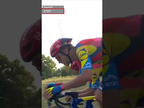 No paparazzi, please! ❌💁♂️ Lidl-Trek’s Jonathan Milan and Jacopo Mosca dodging the cameras 😂