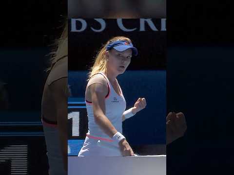 RIDICULOUS from Radwanska! 😮💨