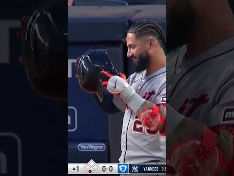 Gleyber Torres' standing ovation & roll call from the Bleacher Creatures in his return to New York 👏