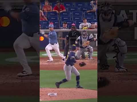 Andrew Vaughn went Superman mode for this out π¦ΈββοΈ