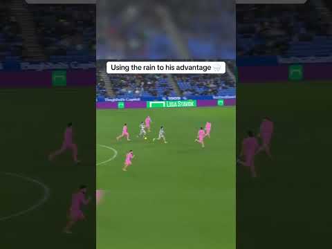 Oyarzabal using the wet grass to his advantage twice in one game 🧠