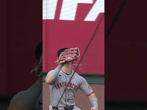 Drew Gilbert's JUGGLING catch πͺ