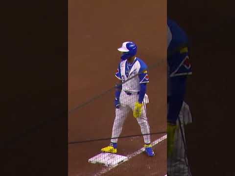 Christian Walker shows off his baseball IQ to turn the unassisted double play đź§