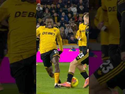 Luke Shaw Starts The Attack With A GREAT Tackle πͺ